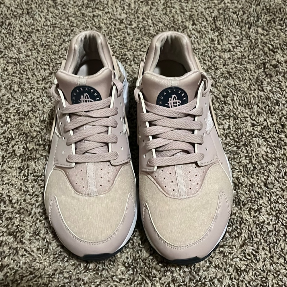 Nike Huarachie (GS) (Youth 7Y) Gently Used